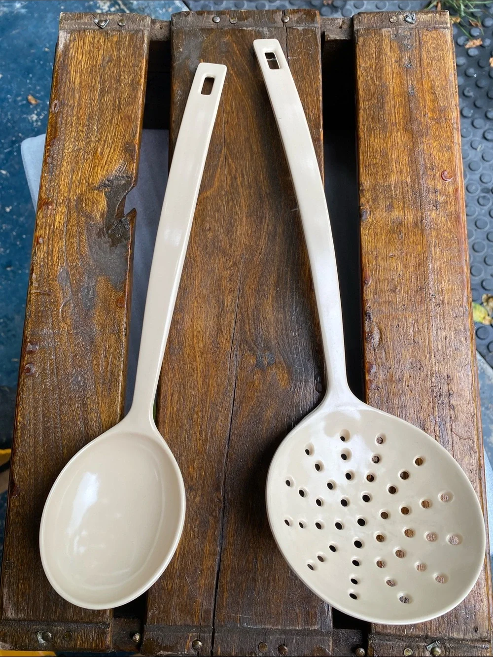 Vtg Wonder Ware MCM Melamine Cream Skimmer Spoon #1405 & Serving Spoon #1402